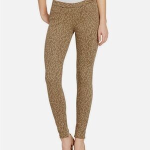NEW HUE | Tonal Beige Leopard Leggings | Size Medium